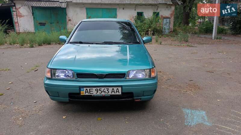 Седан Nissan Sunny 1994 в Кам'янському