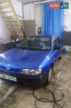 Седан Nissan Sunny 1995 в Дубні