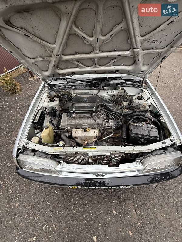 Седан Nissan Sunny 1990 в Великодолинському