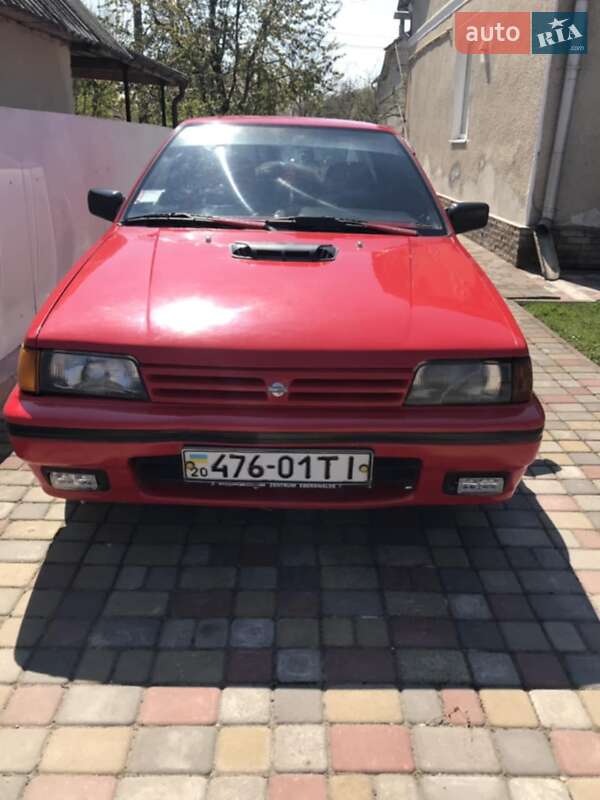 Седан Nissan Sunny 1990 в Тернополі