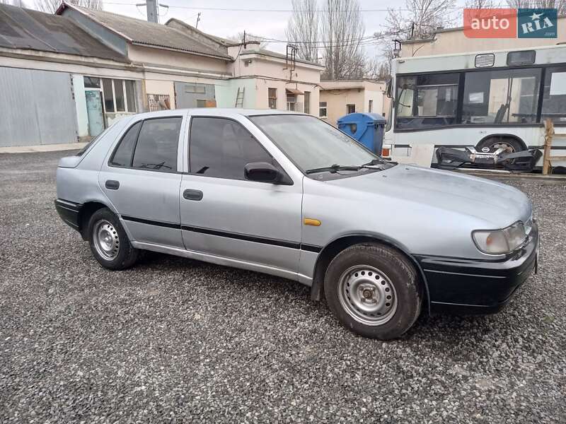 Седан Nissan Sunny 1993 в Одессе