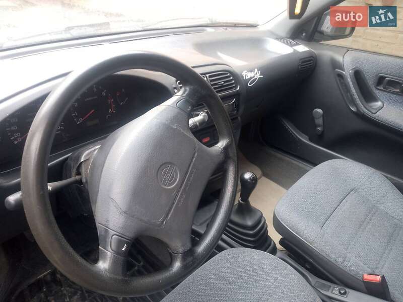 Седан Nissan Sunny 1995 в Кропивницькому