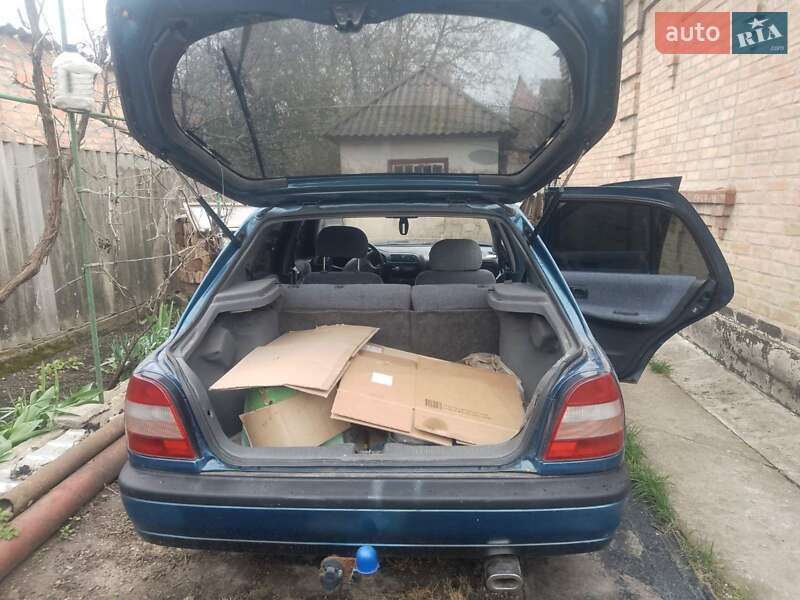 Седан Nissan Sunny 1995 в Кропивницькому