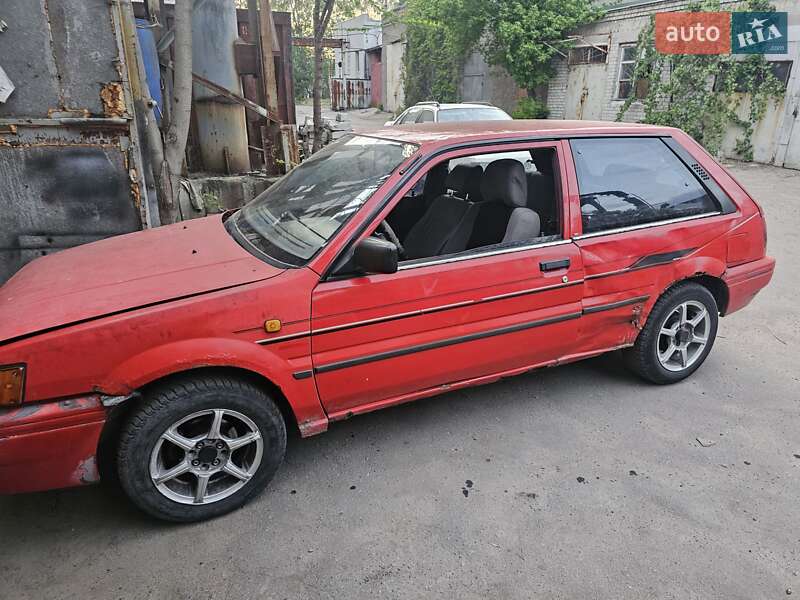 Хэтчбек Nissan Sunny 1990 в 