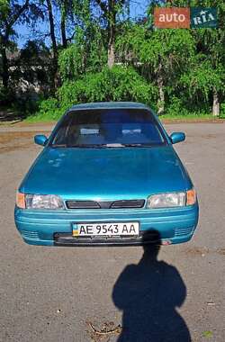 Седан Nissan Sunny 1994 в Каменском