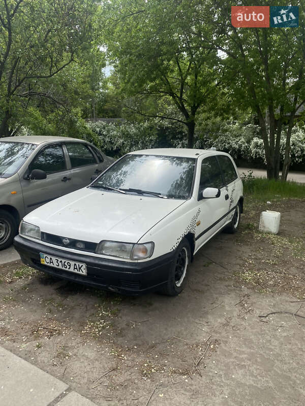 Седан Nissan Sunny 1994 в Черкасах