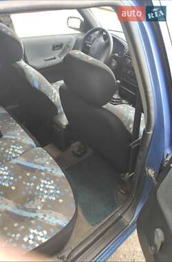 Седан Nissan Sunny 1995 в 