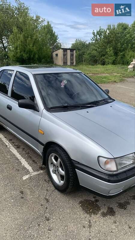 Седан Nissan Sunny 1994 в 