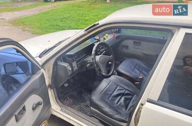 Седан Nissan Sunny 1990 в 