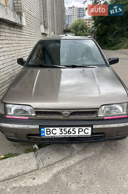 Седан Nissan Sunny 1992 в Львові