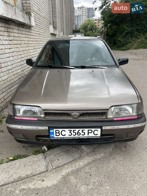 Nissan Sunny 1992