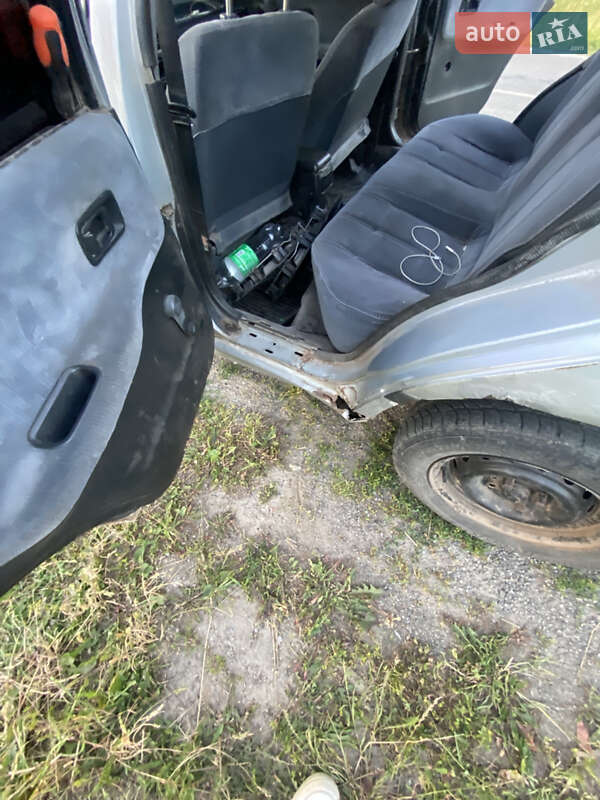 Седан Nissan Sunny 1991 в Бучачі