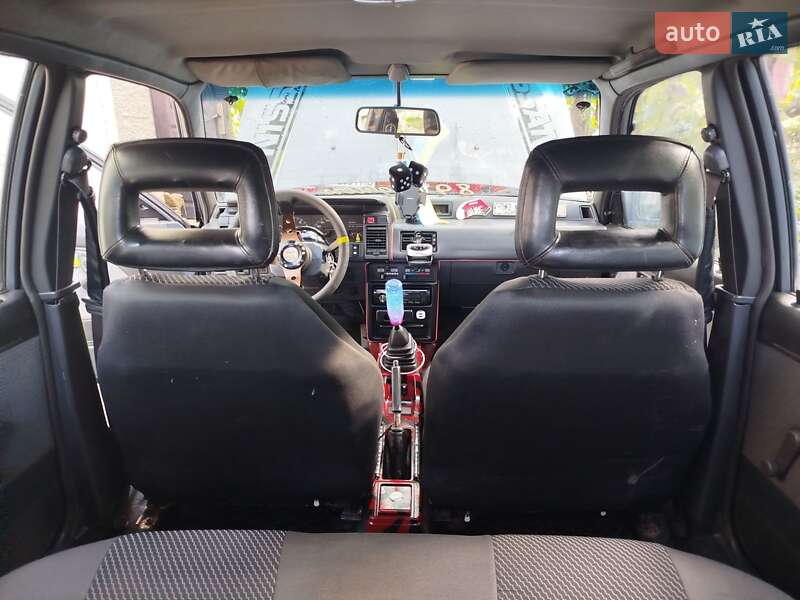Седан Nissan Sunny 1988 в Одесі