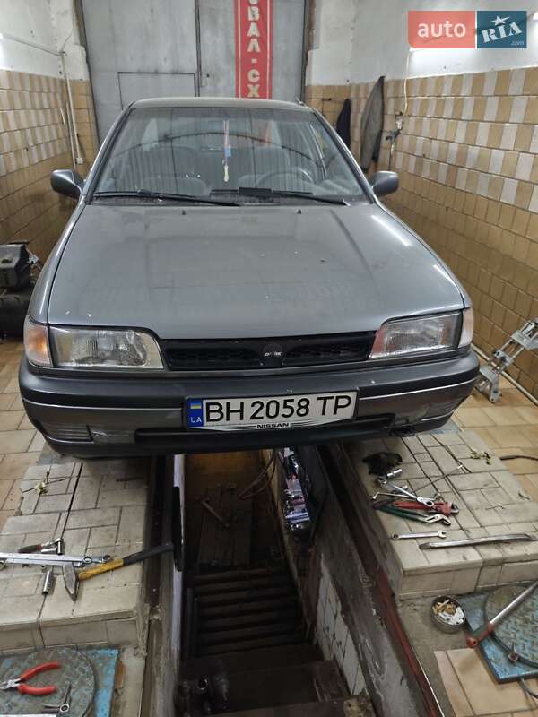 Седан Nissan Sunny 1994 в Одесі
