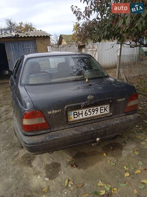 Седан Nissan Sunny 1991 в Сараті