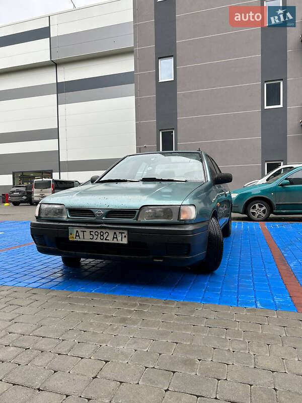Седан Nissan Sunny 1995 в Івано-Франківську