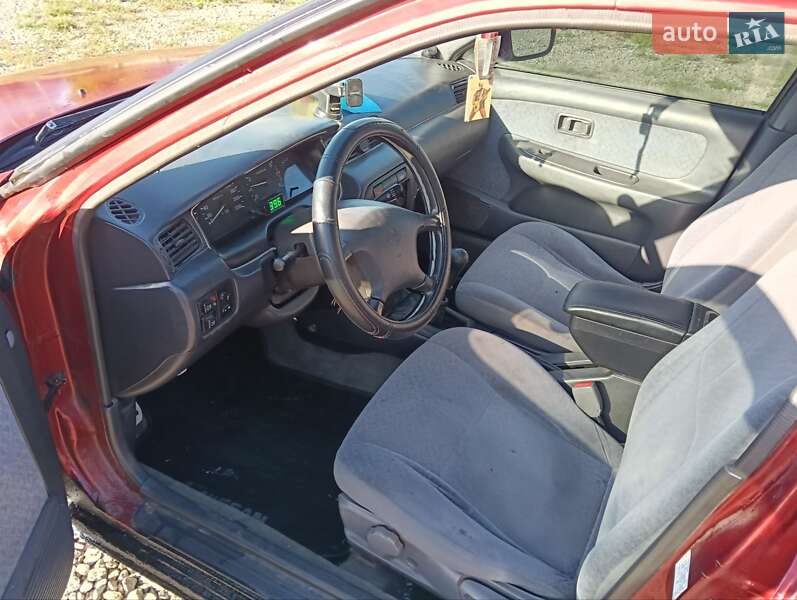 Седан Nissan Sunny 1997 в Малині