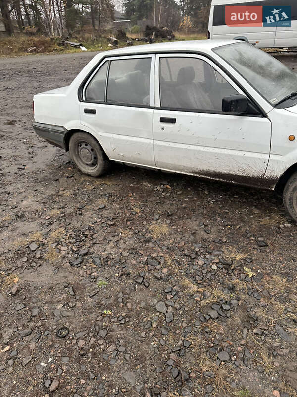 Седан Nissan Sunny 1989 в Луцке