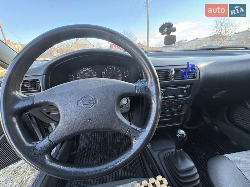 Седан Nissan Sunny 1995 в Бориславе