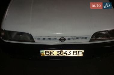Седан Nissan Sunny 1991 в Рівному