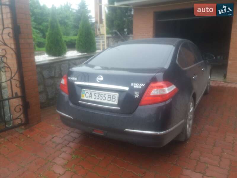 Седан Nissan Teana 2010 в Умані