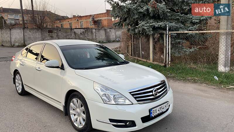 Седан Nissan Teana 2011 в Хмельницком