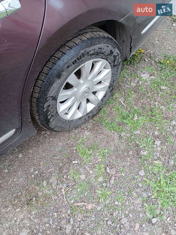 Седан Nissan Teana 2010 в Києві