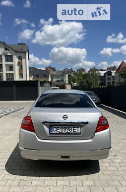 Седан Nissan Teana 2010 в Чернівцях