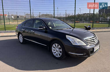 Седан Nissan Teana 2010 в 