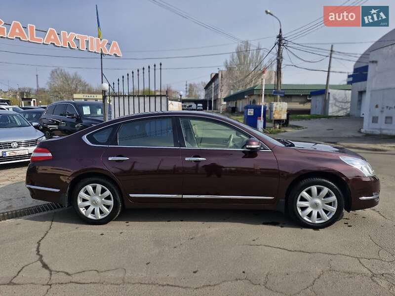 Седан Nissan Teana 2012 в Николаеве