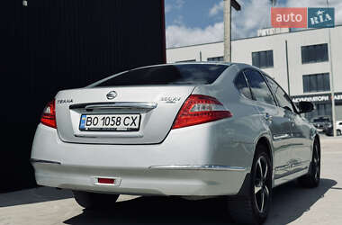 Седан Nissan Teana 2010 в 