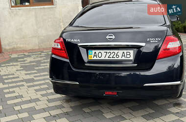 Седан Nissan Teana 2012 в 