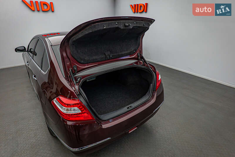 Седан Nissan Teana 2010 в Києві
