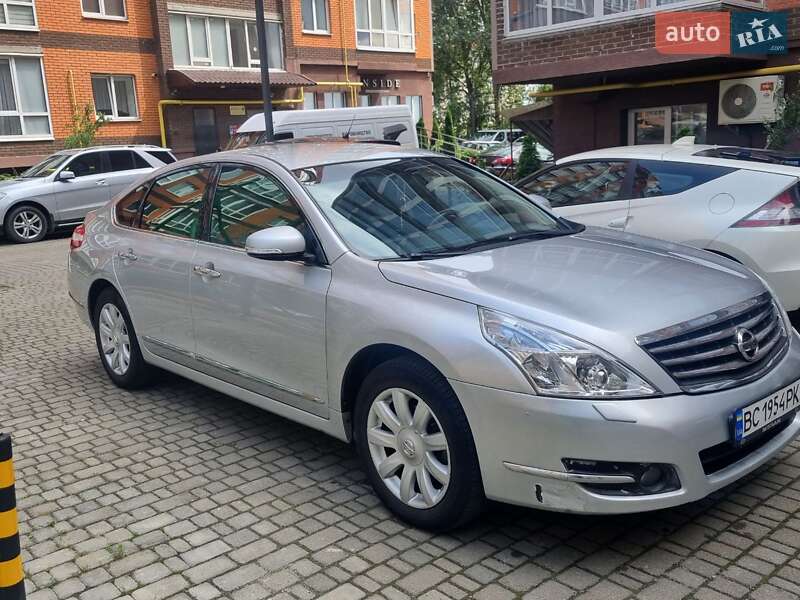 Седан Nissan Teana 2010 в Львове