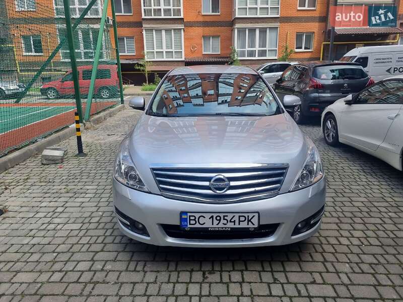 Седан Nissan Teana 2010 в Львове