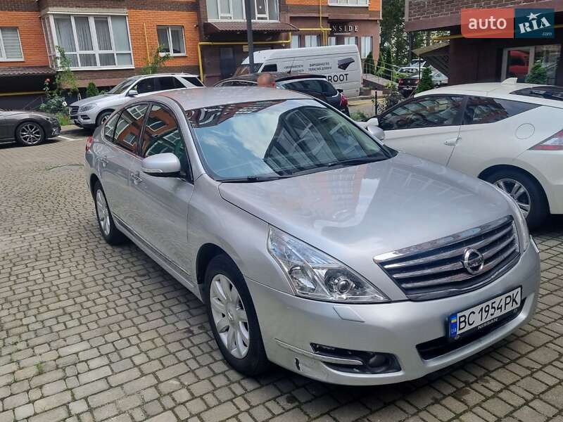 Седан Nissan Teana 2010 в Львове