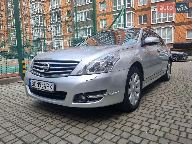 Седан Nissan Teana 2010 в Львове