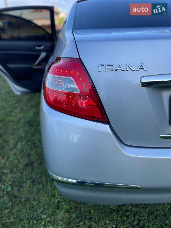 Седан Nissan Teana 2008 в Львові