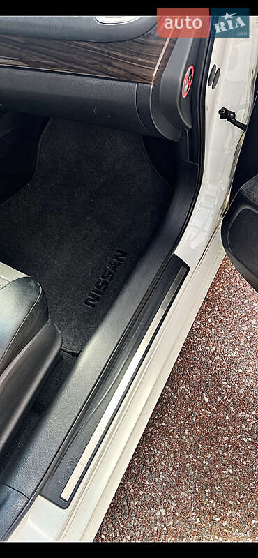 Седан Nissan Teana 2013 в Чернівцях