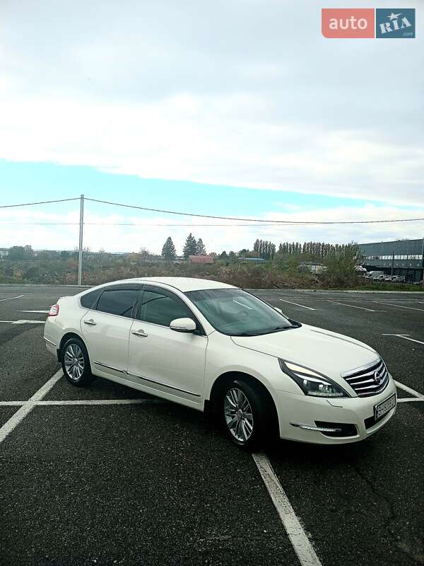 Седан Nissan Teana 2013 в Чернівцях