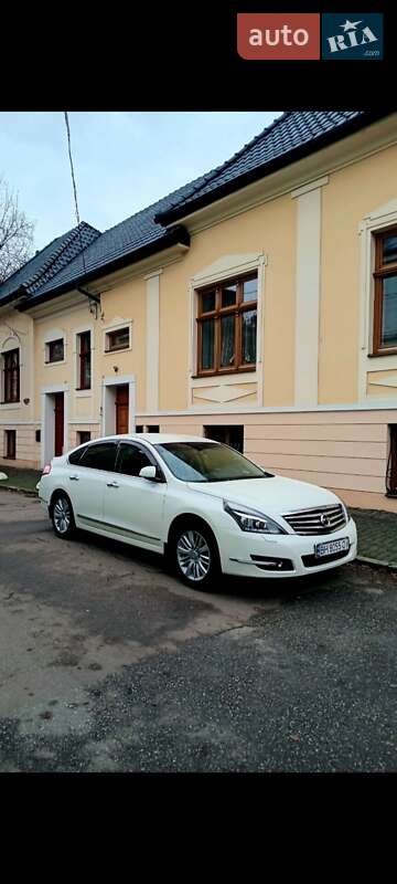 Седан Nissan Teana 2013 в Чернівцях