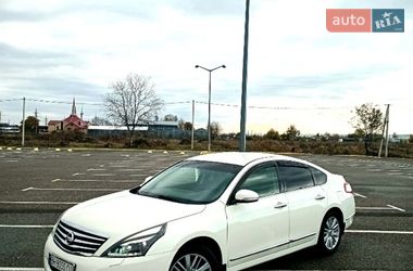 Седан Nissan Teana 2013 в Черновцах