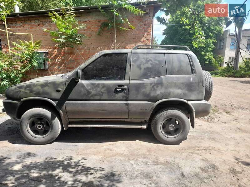 Внедорожник / Кроссовер Nissan Terrano II 1994 в Новониколаевке
