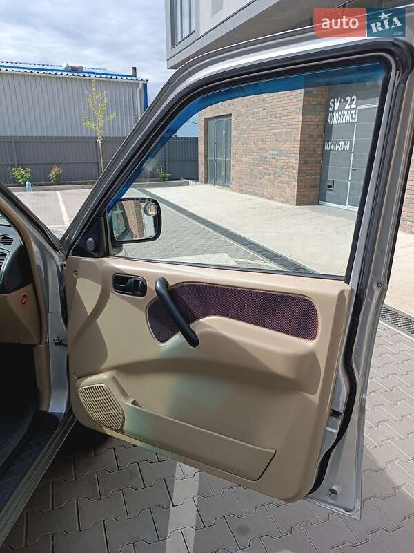 Позашляховик / Кросовер Nissan Terrano 2001 в Одесі