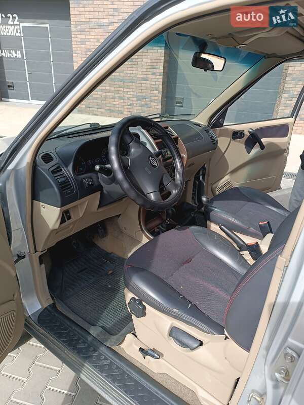 Позашляховик / Кросовер Nissan Terrano 2001 в Одесі