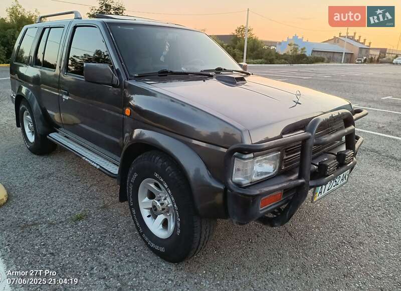 Позашляховик / Кросовер Nissan Terrano 1988 в Чернівцях
