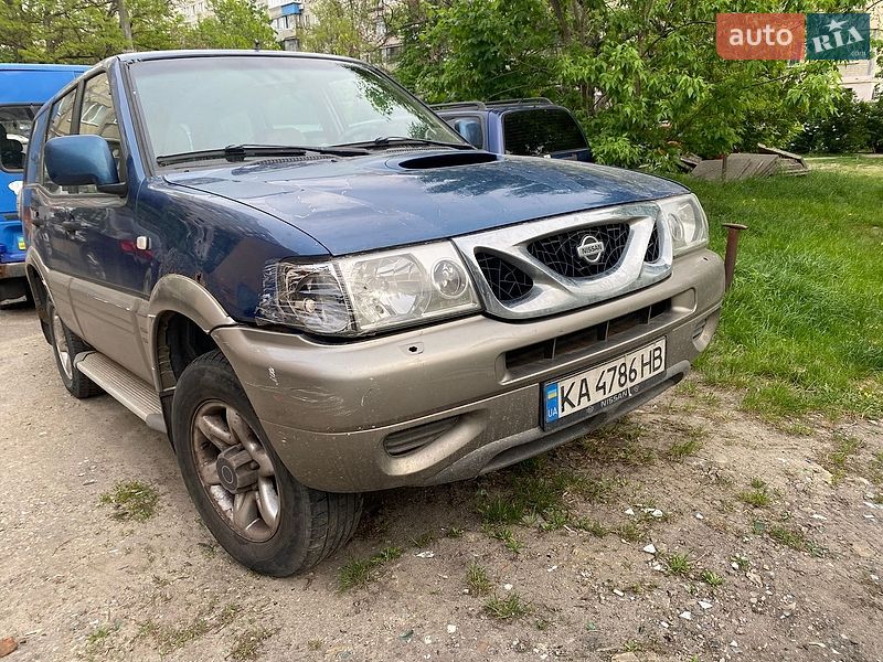 Позашляховик / Кросовер Nissan Terrano 2000 в Києві