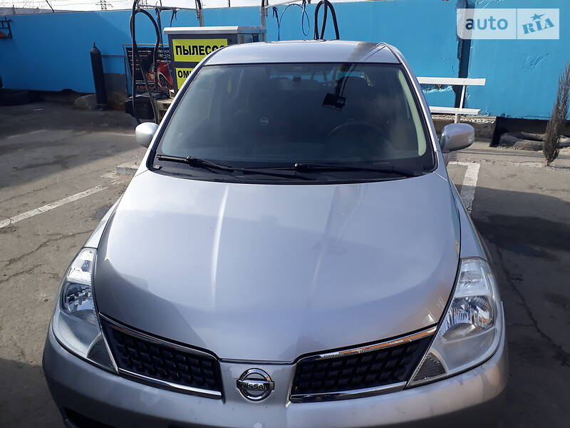 Хетчбек Nissan TIIDA 2008 в 
