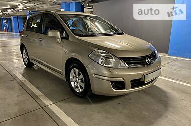 Хетчбек Nissan TIIDA 2012 в 