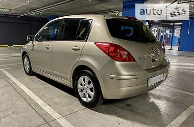 Хетчбек Nissan TIIDA 2012 в 